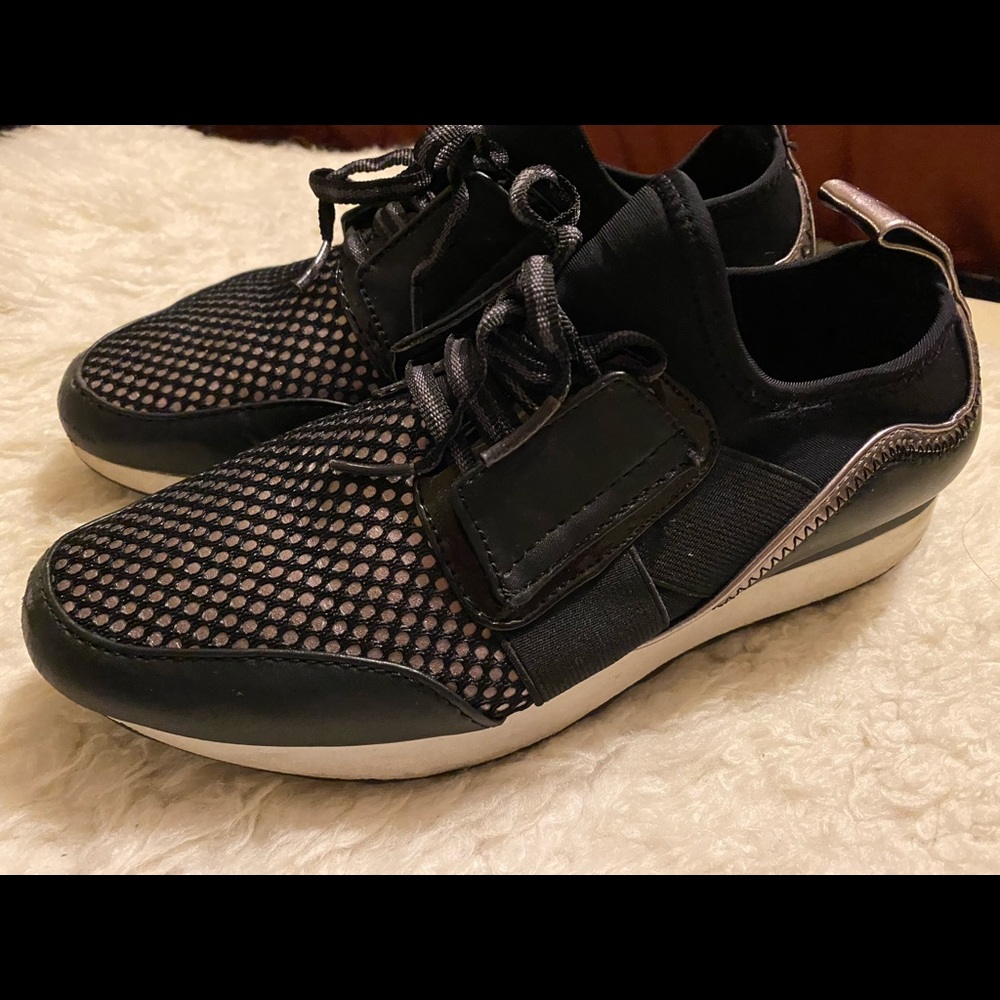 BLACK DEENA LACE UP CASUAL SNEAKERS FOR WOMEN